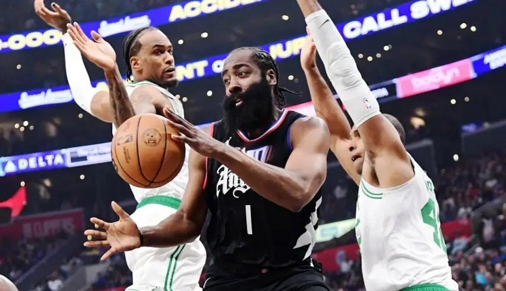 包含SKT带队取胜！，塔图姆重要时刻比赛局势复杂引发球迷热议的词条