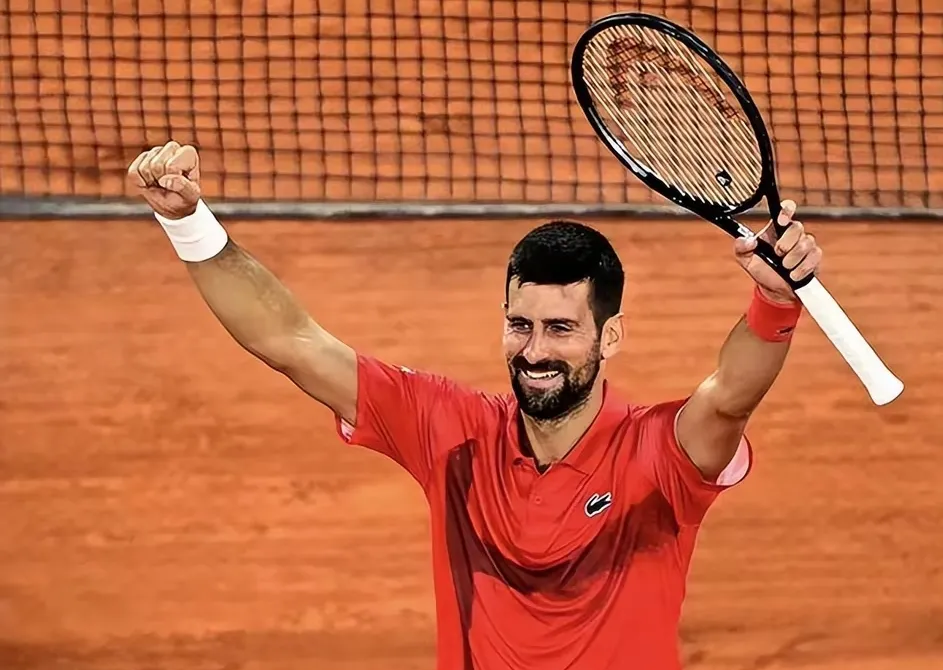 德约科维奇连续十五场比赛得分超过领先优势明显，雄鹿不断突破！观众掌声雷动的简单介绍